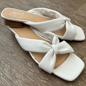 Oasis Society California white Cherie square toe faux leather sandal. Size 7.5